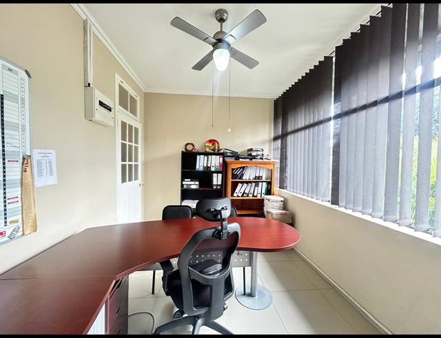20M² OFFICE TO LET IN ESSENWOOD